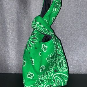 Yaito Paisley One Handle Knot Bag
Kelly Green